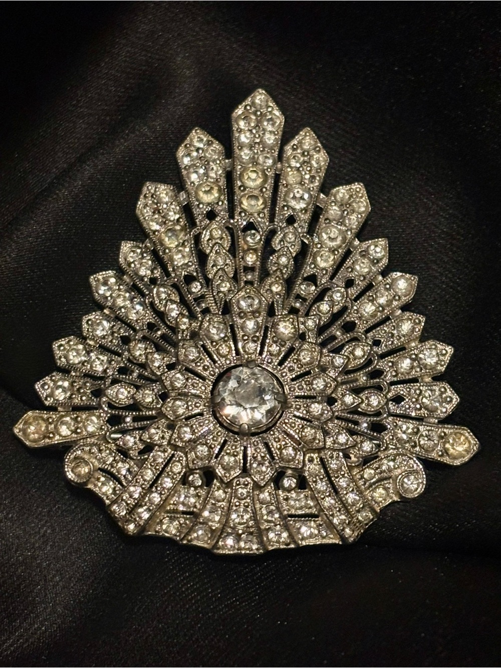 Vintage Art Deco Rhinestone silver tone dress fur clip